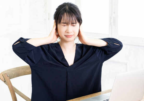 外の音がうるさい!賃貸でも簡単にできる騒音対策とは?