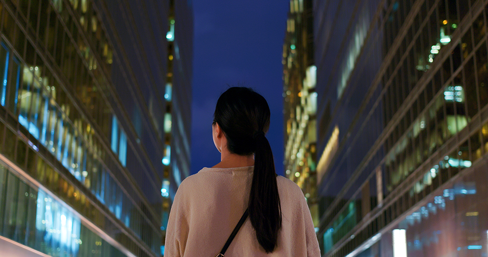 高層住宅_夜_女