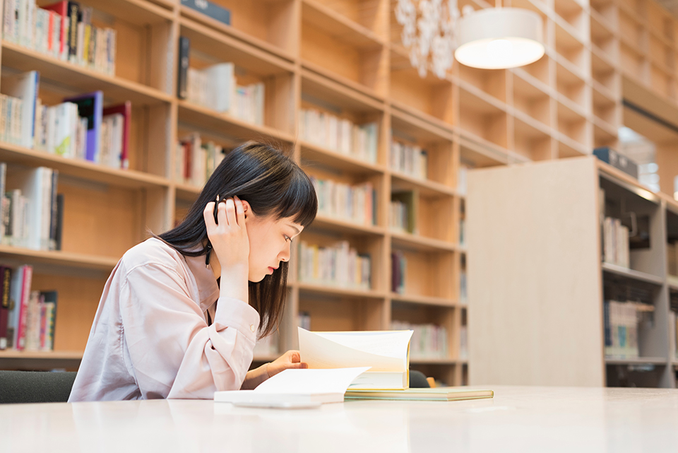 図書館_女